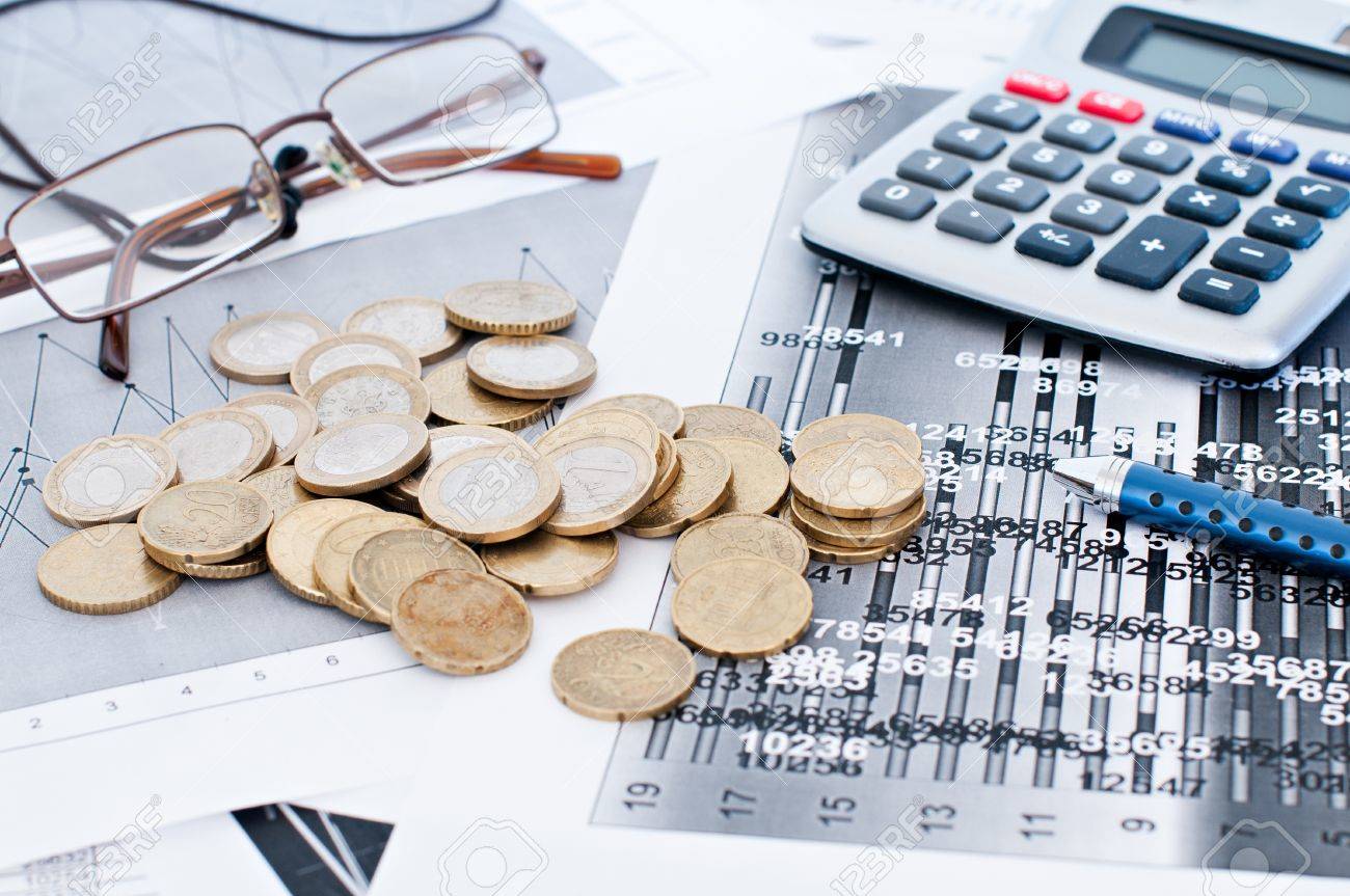 21425273-numerical-and-graphical-data-simulating-a-financial-study